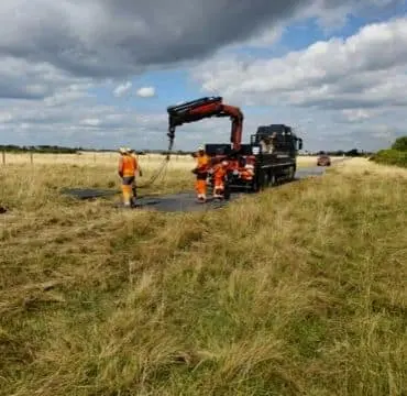 Lire la suite à propos de l’article Pose d&rsquo;une piste pour les travaux de raccordement du parc éolien en mer de Saint-Nazaire