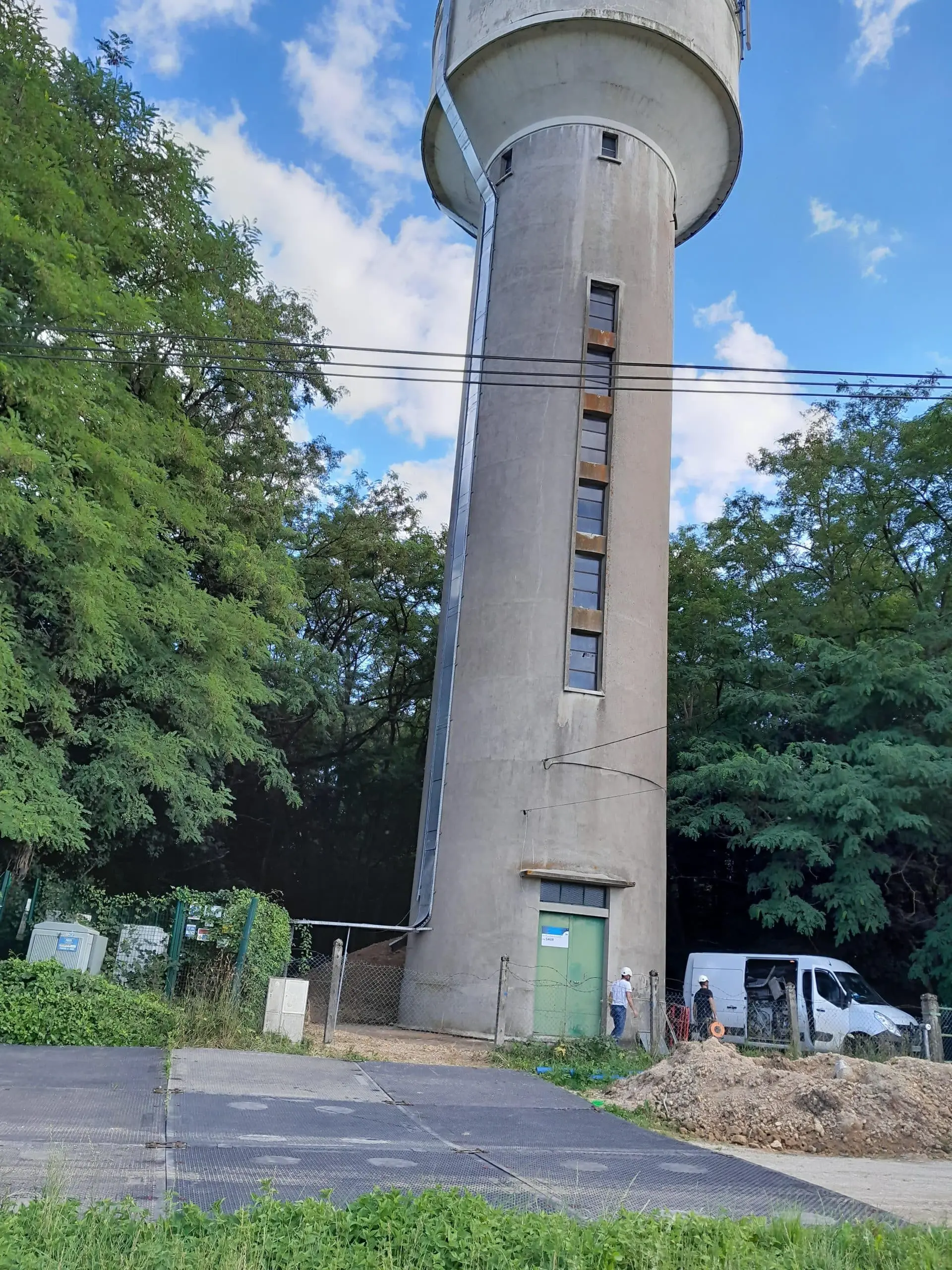 Intervention pour la maintenance d'un château d'eau à Vailly-sur-Sauldre (18)